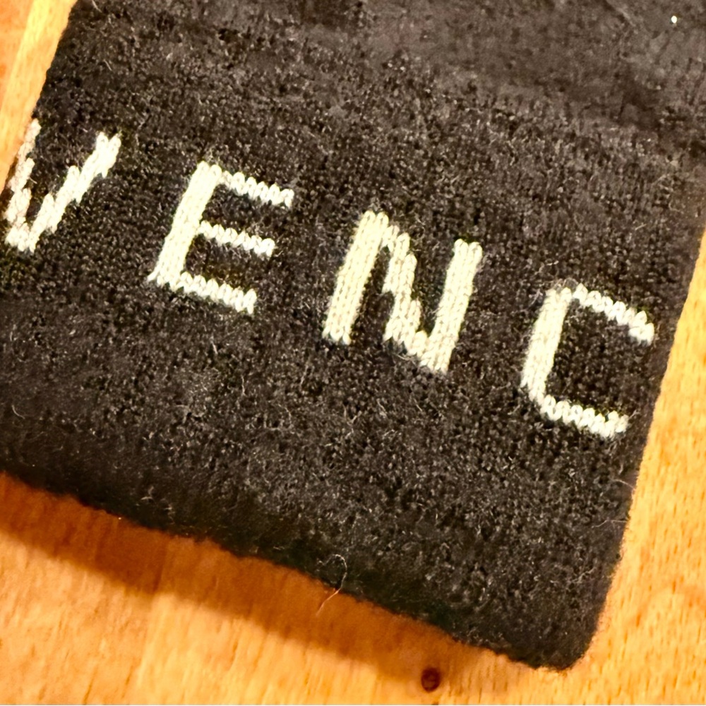 Givenchy Black Knit Gloves with Logo - Picture 4 of 6